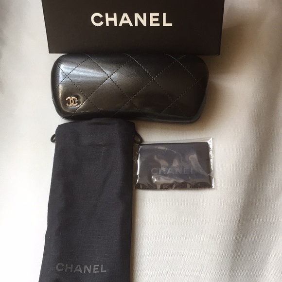 EUC Chanel Eyeglasses with Pearl Temples - Picture 6 of 8